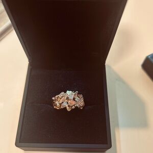 Gold nugget ring with 3 diamonds
